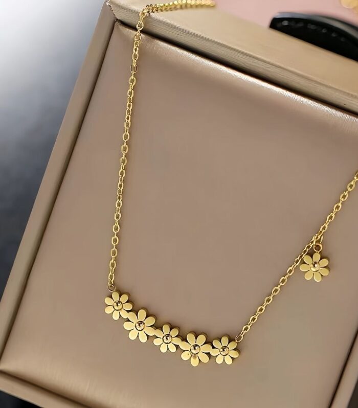 Daisy Necklace