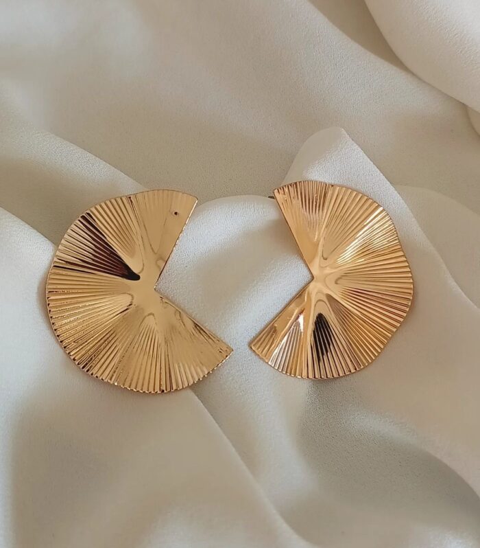 Sculptural Shine Earring