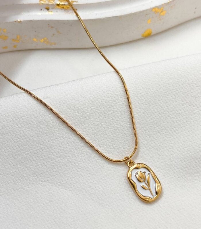 Vintage Rose Pendent Necklace