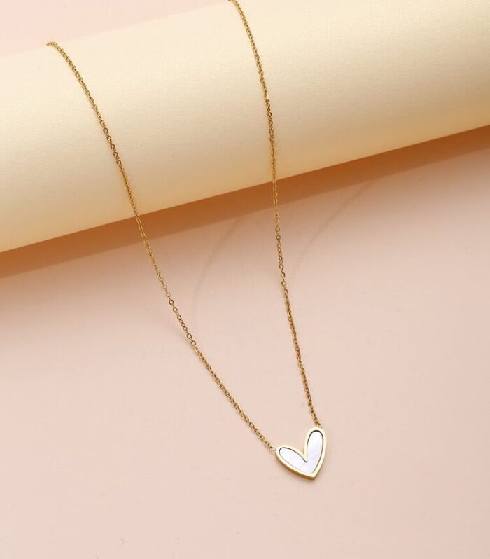 Minimalist Heart Pendant Necklace
