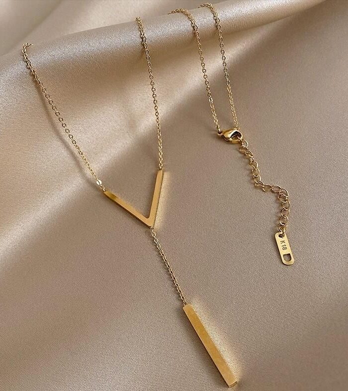 Linear V Necklace
